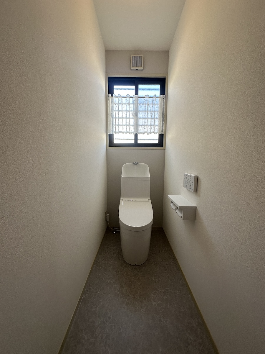 広島県福山市・O様邸｜収納撤去で広々空間に！TOTO GG1-800でトイレリフォーム