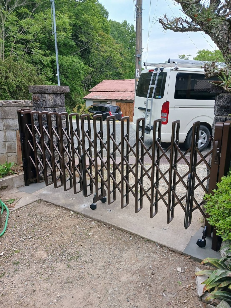 広島県福山市・S様邸｜YKKレイオス1型に交換して伸縮門扉を快適に！スムーズな開閉を実現