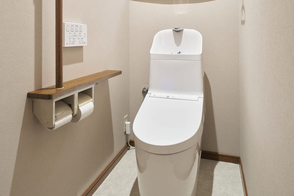 岡山県笠岡市I様邸｜TOTO GG1-800へトイレ交換・壁クロスと床クッションフロアも一新