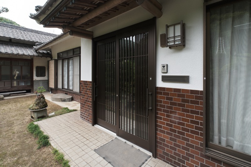 岡山県笠岡市H様邸｜玄関ドア・ポスト交換とテレビドアホン新設工事